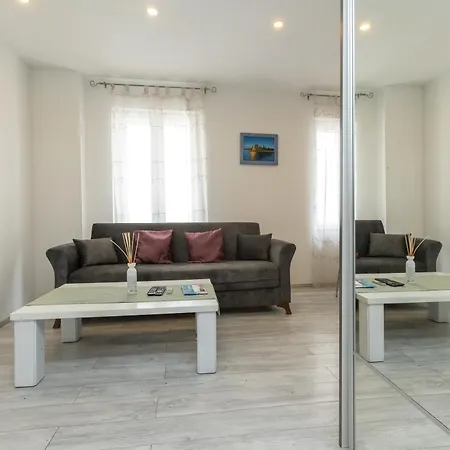 Alpha Loft 1br In Center 아파트