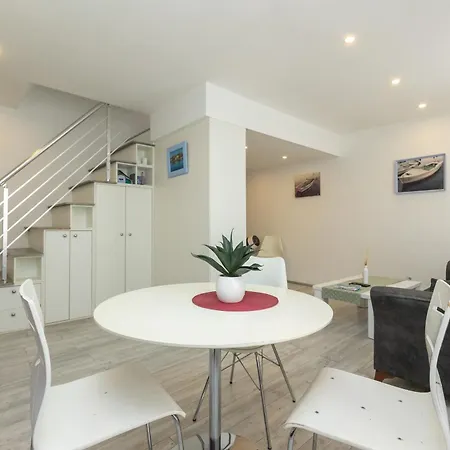 아파트 Alpha Loft 1br In Center