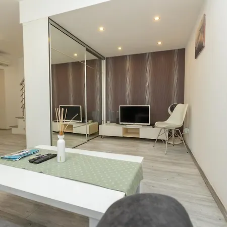 Alpha Loft 1br In Center 자다르
