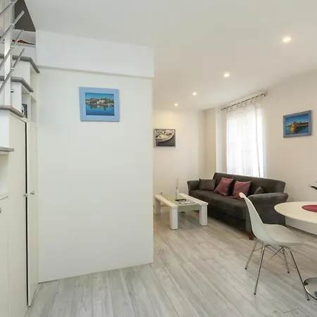 Alpha Loft 1br In Center * 자다르