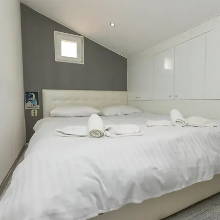Alpha Loft 1br In Center 아파트 *