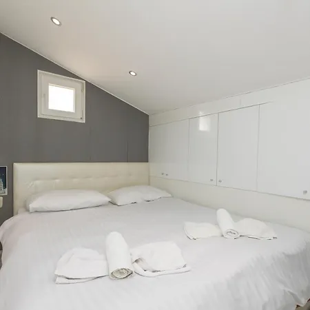Alpha Loft 1br In Center Appartamento Zara