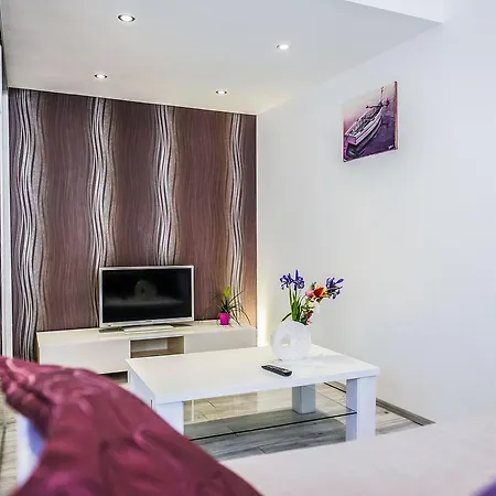 Alpha Loft 1br In Center 아파트