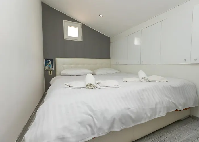 Alpha Loft 1br In Center Apartment *