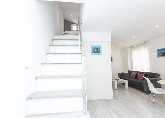 Alpha Loft 1br In Center Apartment *